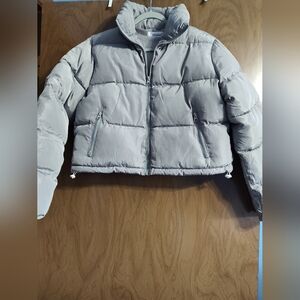 HUJOIN Lady Cropped Puffer Jacket.  Size Large.  Front Zip Pockets.